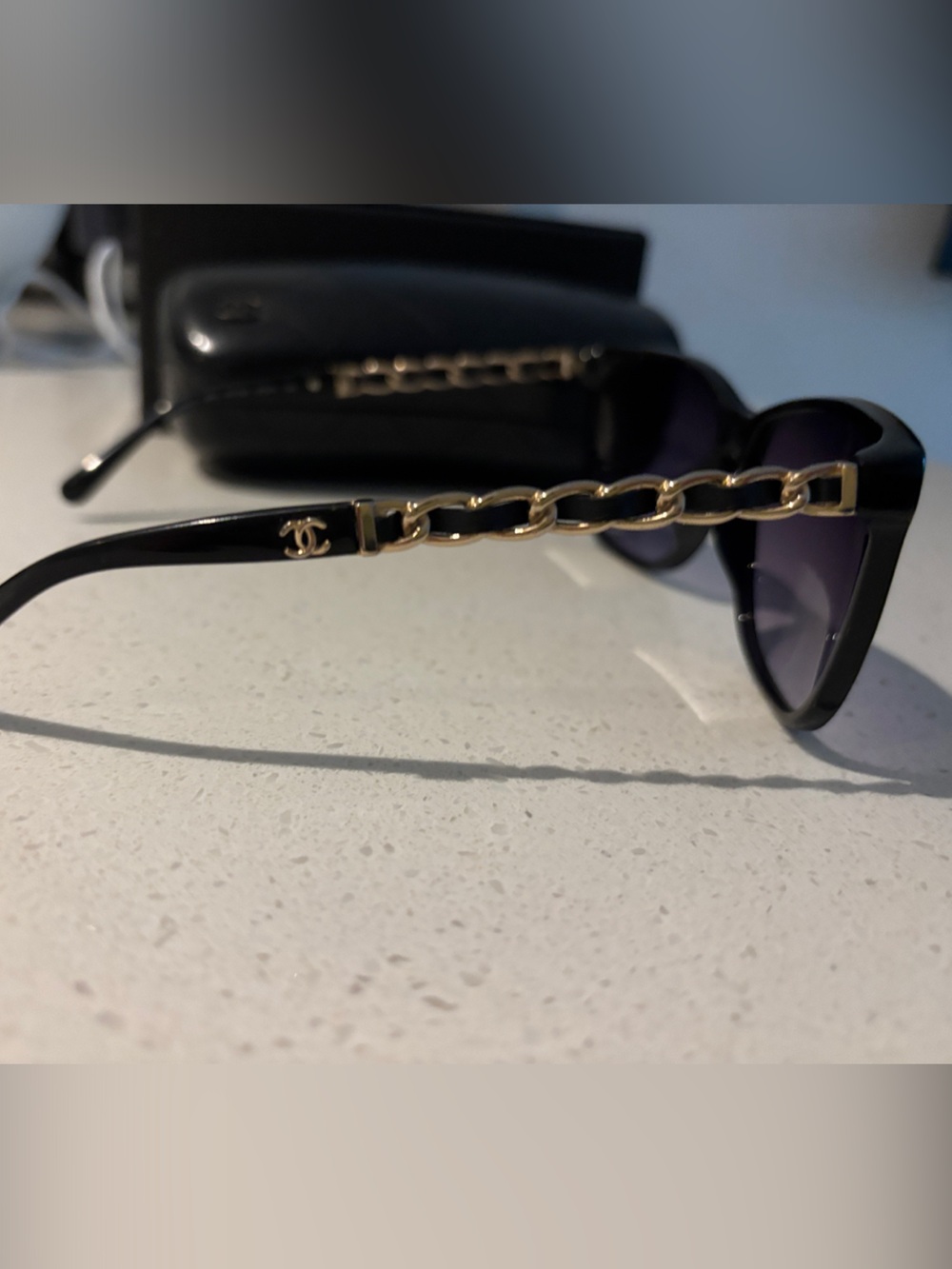CHANEL Sunglasses with Quilted Leather Case - Picture 4 of 13